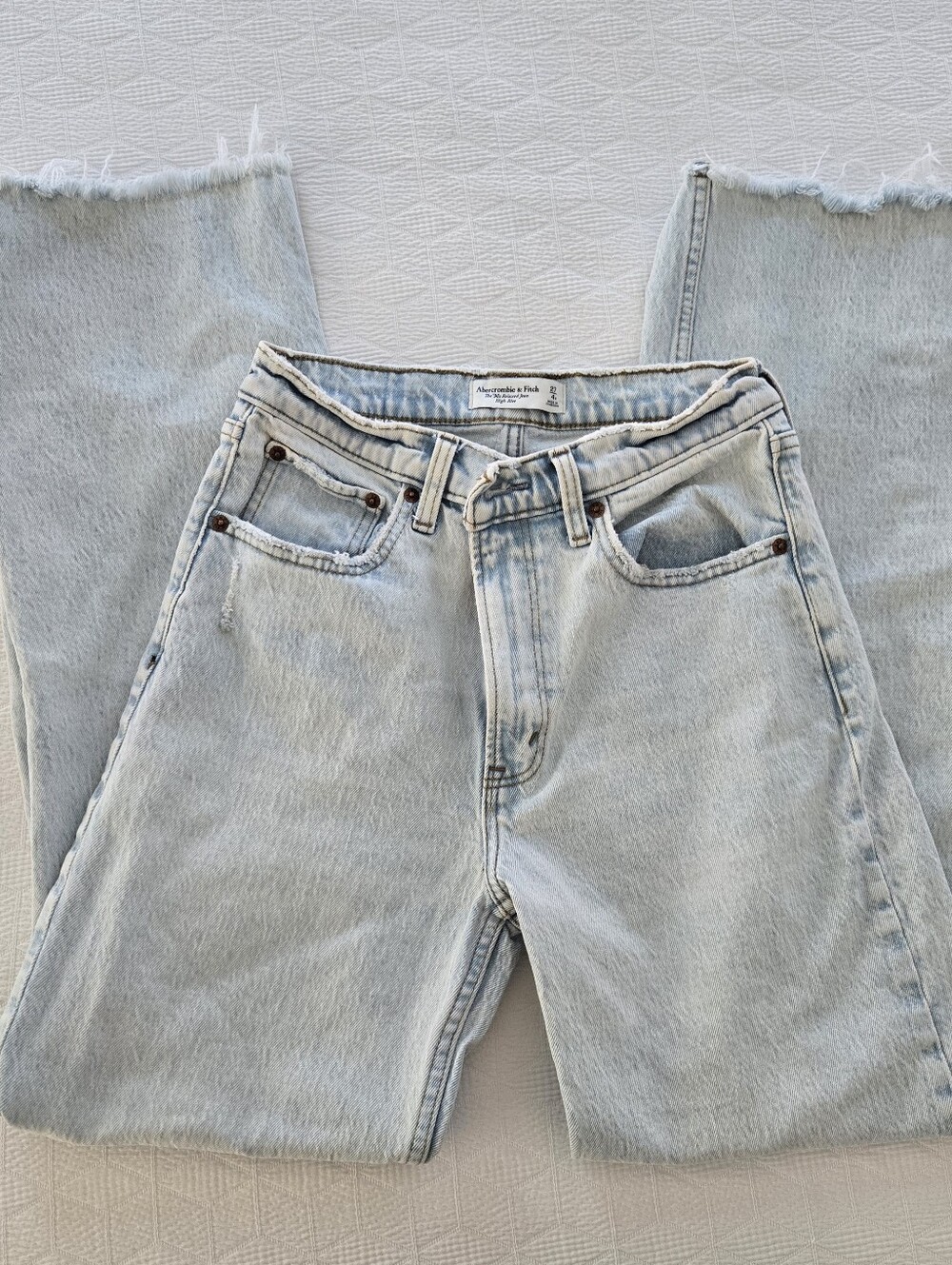 Abercrombie & Fitch Light Blue 90s Relaxed High Rise Straight Leg Jeans 27 / 4